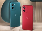 Das Moto G05 bietet eine bunte Rückseite mit Leder-Textur und unauffälliger 50 Megapixel Hauptkamera. (Bildquelle: Motorola)