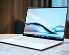 Asus setzt in seinem neuen Zenbook S16 auf die neue AMD Ryzen AI 300 Generation sowie ein Gehäuse aus Ceraluminum.