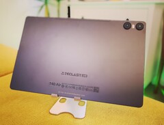 Das Teclast T40 Air bringt für wenig Geld sogar ein recht schlankes Metallgehäuse mit. Auch in vielen anderen Bereichen zeigt es sich gut ausgestattet.