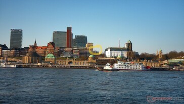 Das Weitwinkel-Motiv zum Tele-Motiv, gelb umkreist der Tele-Ausschnitt (Bildquelle: Marc Zander / Notebookcheck)