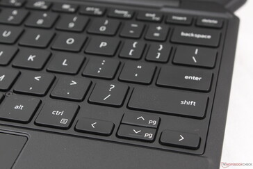 Tastatur und Clickpad fühlen sich angesichts des 10-Zoll-Formfaktors beengt an