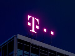 Mit 100GB kostenlosem Datenvolumen können Telekom-Kunden mit ihrem Smartphone im Dezember ausgiebig surfen (Bild: Mika Baumeister)