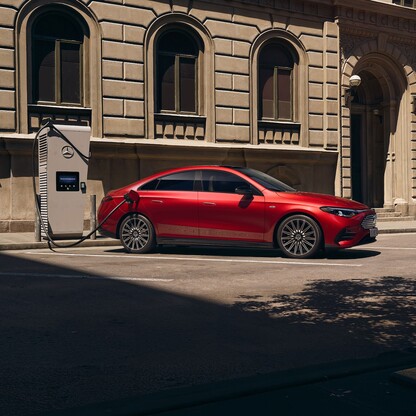 Dank der 800-Volt-Technik soll eine Ladeleistung von bis zu 320 kW möglich sein (Quelle: Mercedes-Benz).