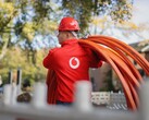 Vodafone-Mitarbeiter verlegt Kabel (Bildquelle: Vodafone)