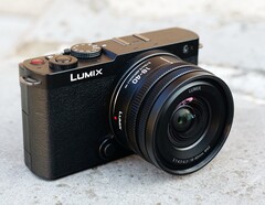 Panasonic hat ein kompakteres Kit-Zoom für die Lumix S9 angekündigt. (Bildquelle: Panasonic)