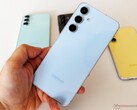 Der Nachfolger des abgebildeten Samsung Galaxy S25 FE soll schon sehr bald auf den Markt kommen. (Bildquelle: Notebookcheck)