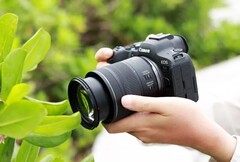 Canon bietet jetzt ein günstigeres f/2.8-Zoom-Objektiv für EOS-R-Kameras an. (Bildquelle: Canon)