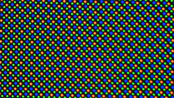 Das OLED-Display setzt auf eine RGGB-Sub-Pixel-Matrix bestehend aus einer roten, einer blauen und zwei grünen Leuchtdioden.