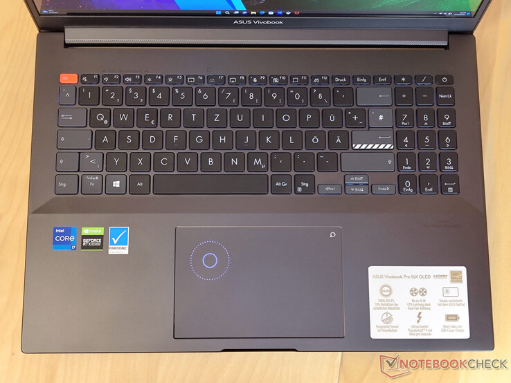 Asus Vivobook Pro 16X Notebookcheck.com einem mit Asus - Tests Laptop Test: im Top-OLED-Display überzeugt