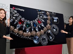 Das riesige LG-TV verwendet OLED Technologie.