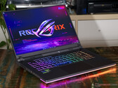 Das Asus ROG Strix G16 mit der RTX 4070 ist aktuell im Amazon-Angebot (Bildquelle: Marc Herter)