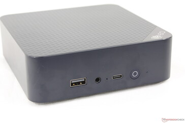 Vorderseite: USB-A 3.2 Gen. 2 (10 Gbit/s), 3,5-mm-Headset, Reset-Taste, USB-C (10 Gbit/s), Power-Taste