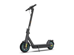 Nach einer Ladezeit von 6 Stunden soll der Segway-Ninebot MAX G30D II auf eine Reichweite von 65 Kilometern kommen. (Bildquelle: Amazon)