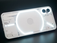 Das Nothing Phone (1) erhält breits sein zweites Update mit diversen Neuerungen. (Bild: Notebookcheck)