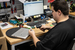 Ein für das Refurbishment vorgesehenes Notebook wird von AfB erfasst. (Bildquelle: AfB)