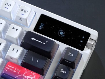 Die Tastatur kommt mit einem Display (Bildquelle: Asus)