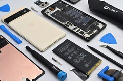 iFixit bietet bald Ersatzteile für eine Vielzahl von Google Pixel Smartphones an. (Bild: iFixit)