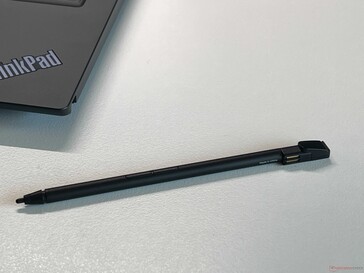 Die flachen Tasten sind schwer zu bedienen.