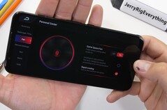 Das Nubia Red Magic 5G gibt sich im Durability-Test widerstandsfähig und mit potentiell lauter Luftkühlung.