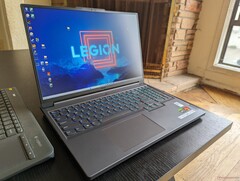 Die preiswerte RTX-4060-Konfiguration des Lenovo Legion Slim 5 16 Gaming-Laptops ist im Deal für 907 Euro erhältlich (Bildquelle: Allen Ngo)