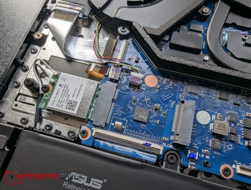 Wi-Fi-Modul und 2. SSD-Slot darüber