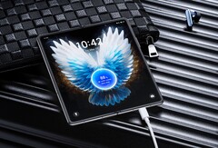 Das Tecno Phantom V Fold2 5G ist trotz Flaggschiff-Prozessor wesentlich günstiger als das Galaxy Z Fold6. (Bildquelle: Tecno)