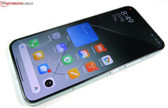 Das für heutige Verhältnisse ziemlich kompakte Xiaomi 14 ist bei Amazon Spanien deutlich rabattiert im Angebot (Bild: Manuel Masiero)