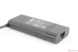 Universeller 100-W-USB-C AC-Adapter (~13,5 x 6 x 2,3 cm)