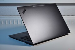 Aussehen eines Yoga, Features eines ThinkBook, ThinkPad-Qualität: Lenovos ThinkPad X9-14 bewegt sich zwischen den Welten (abgebildet: Lenovo ThinkPad X9-14 G1 Aura Edition, Bildquelle: Benjamin Herzig/Notebookcheck)