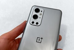 Mit dem OnePlus 9 Pro gehen die Chinesen offenbar eine Kooperation mit dem schwedischen Kamera-Hersteller Hasselblad ein. (Bild via Dave2D)