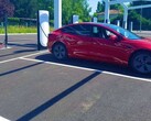 Tesla an einer neuen V4-Supercharger-Station in Frankreich (Bild: Alexandre Druliolle)