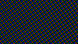 Das OLED-Display setzt auf eine RGGB-Sub-Pixel-Matrix bestehend aus einer roten, einer blauen und zwei grünen Leuchtdioden.