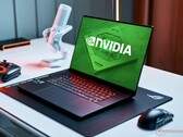 Die GeForce RTX 5060 Laptop-GPU soll sparsamer werden. (Bildquelle: Nvidia / Notebookcheck, bearbeitet)