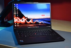 Lenovo ThinkPad X13 G4 mit AMD Ryzen 7 Pro 7840U, 32 GB RAM und hellem Display stark vom Hersteller rabattiert (Bildquelle: Notebookcheck)