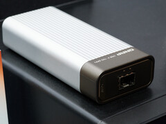 USB4-Adapter mit SFP+-Schacht. (Foto: Andreas Sebayang/Notebookcheck.com)