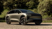 Lucid startet den Gravity als Elektro-Touring-SUV: Ein hochbeiniger, vollelektrischer Sportstourer mit 800-Volt-Technik und viel Luxus (Bild: Lucid).