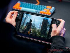 Lenovos Legion Go Gaming-Handheld kann als knapp 9 Zoll großes Windows-Tablet dienen und besitzt ein schnelles sowie hochauflösendes Display (Bild: Alex Wätzel)