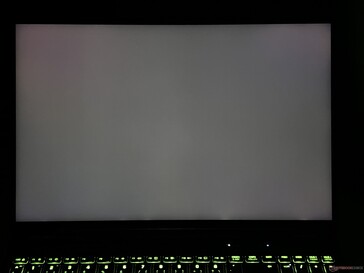 Kaum sichtbare Lichthöfe, wenn Local Dimming deaktiviert ist (volle SDR-Helligkeit)