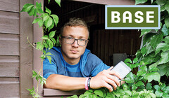 © M. Altmann, Anbieter (M) | Handystress mit Base: Susanne Stolles Sohn Theodor, 16, war in eine Abofalle geraten.