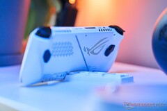 Der neueste Gaming-Handheld von Asus ist bei ersten Händlern bereits auf Lager. (Bild: Asus)