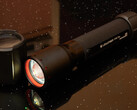 Die Ledlenser P7R mit ohne Gummischutz am Kopf. (Bildquelle: Andreas Sebayang/Notebookcheck.com)
