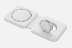 Das Apple MagSafe Duo Ladegerät ist praktisch, aber auch enorm teuer und nicht besonders leistungsstark. (Bild: Apple)