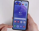 Das Samsung Galaxy A55 5G ist ein durchaus attraktives Android-Smartphone für unter 300 Euro (Bildquelle: Daniel Schmidt)