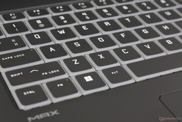 Das Tastengeräusch ist aufgrund der leichten Rückmeldung und des geringen Tastenhubs relativ leise