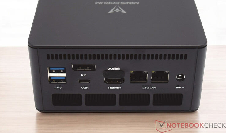 Der OCuLink-Port an der Rückseite des Minisforum UM890 Pro Mini-PCs kann zum Anschluss einer externen Grafikkarte genutzt werden (Bildquelle: Sebastian Bade)