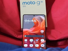 Das Motorola Moto G85 kam im Sommer 2024 auf den Markt und ist seit dem schon deutlich günstiger geworden (Bildquelle: Florian Schmitt)