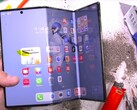 Konkrete Hinweise auf Samsungs erstes Tri-Foldable aus Südkorea deuten auf eine andere Foldable-Mechanik als beim Huawei Mate XT. (Bildquelle: JerryRigEverything)