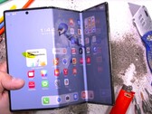 Konkrete Hinweise auf Samsungs erstes Tri-Foldable aus Südkorea deuten auf eine andere Foldable-Mechanik als beim Huawei Mate XT. (Bildquelle: JerryRigEverything)