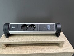 Leiste mit integriertem GaN-Netzteil. (Bildquelle: Andreas Sebayang/Notebookcheck.com)