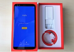 Das OnePlus 5T in einem etwas frühen Hands-One-Bericht. (Bild: ZDNet)